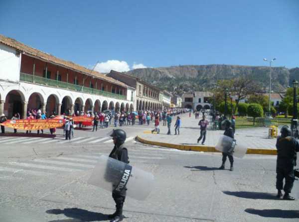 ¡Unidad nacional en defensa de la educación y la democracia!