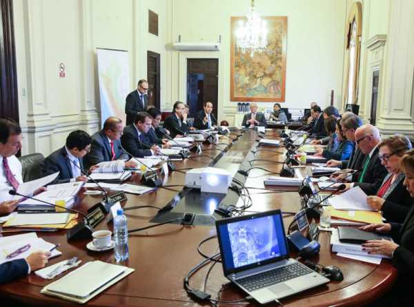 Separar al gobierno del coletazo de la bestia