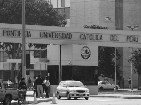 Cobros ilegales en la PUCP