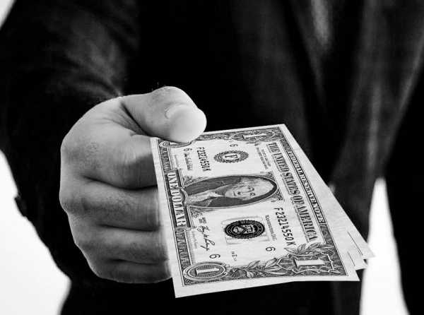 La peligrosa competencia populista