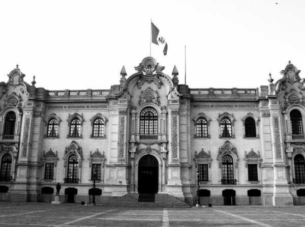 Las reformas que educan, sanan y alimentan no se hacen con refer&eacute;ndum