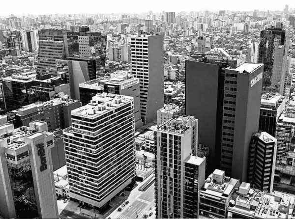 El cielo está enladrillado