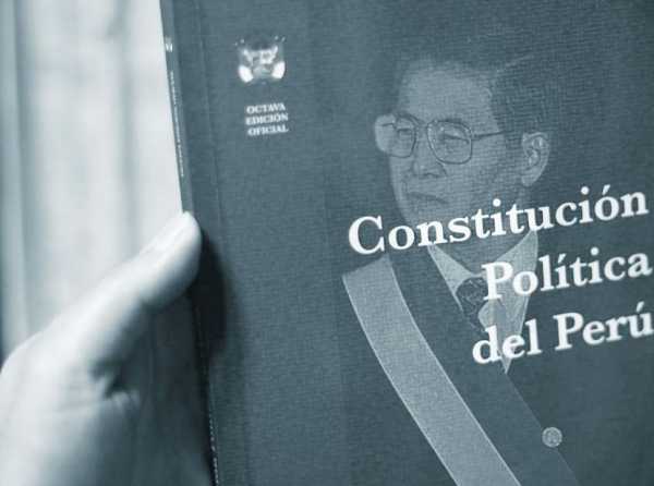 Se restablece firma de Alberto Fujimori en la Constitución de 1993