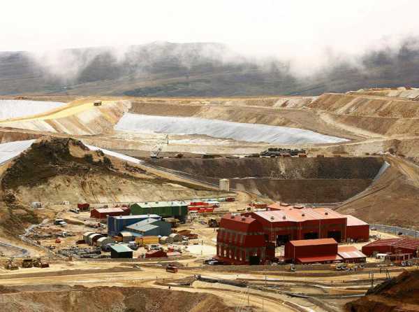 Derechos Sinfronteras contra minería en el sur