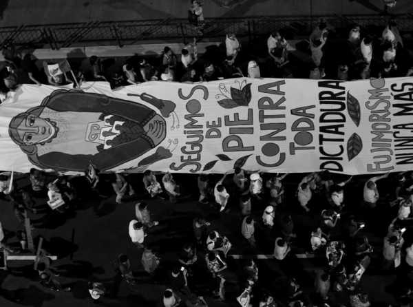 Crisis de opin&oacute;logos