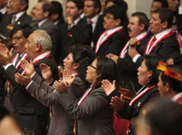 Man&iacute;as autoritarias