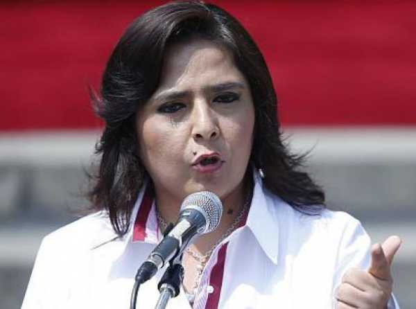 La se&ntilde;ora Jara debe renunciar