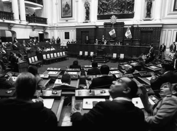 Per&uacute; y su parlamentarismo de facto