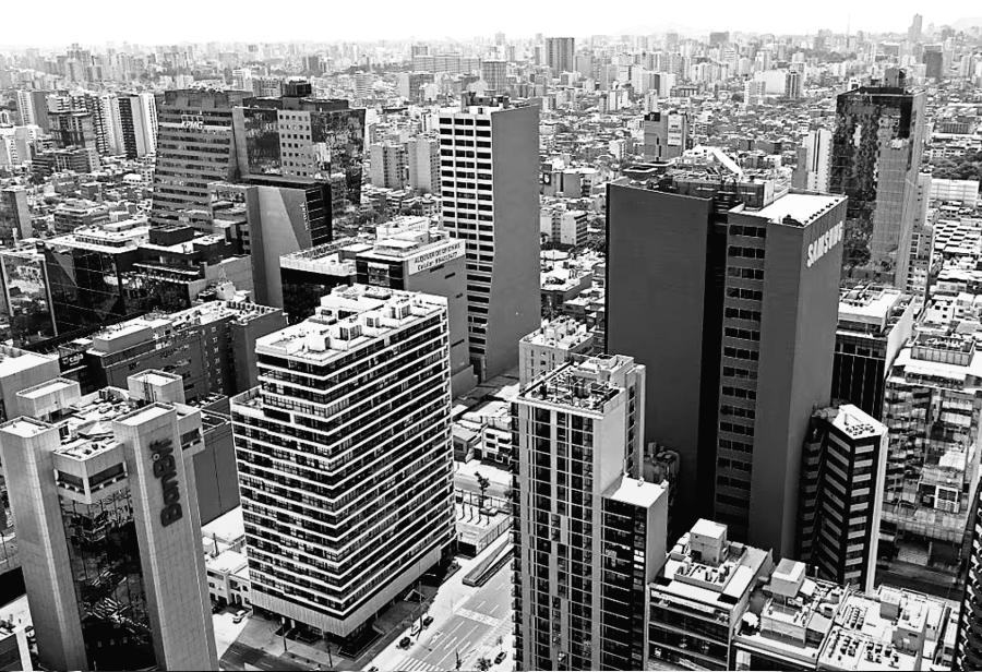 El cielo está enladrillado