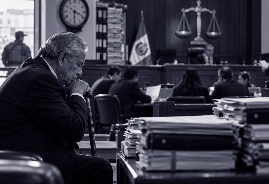 &iexcl;Basta! &iexcl;Contin&uacute;a la brutal persecuci&oacute;n contra el general Rivero Lazo!