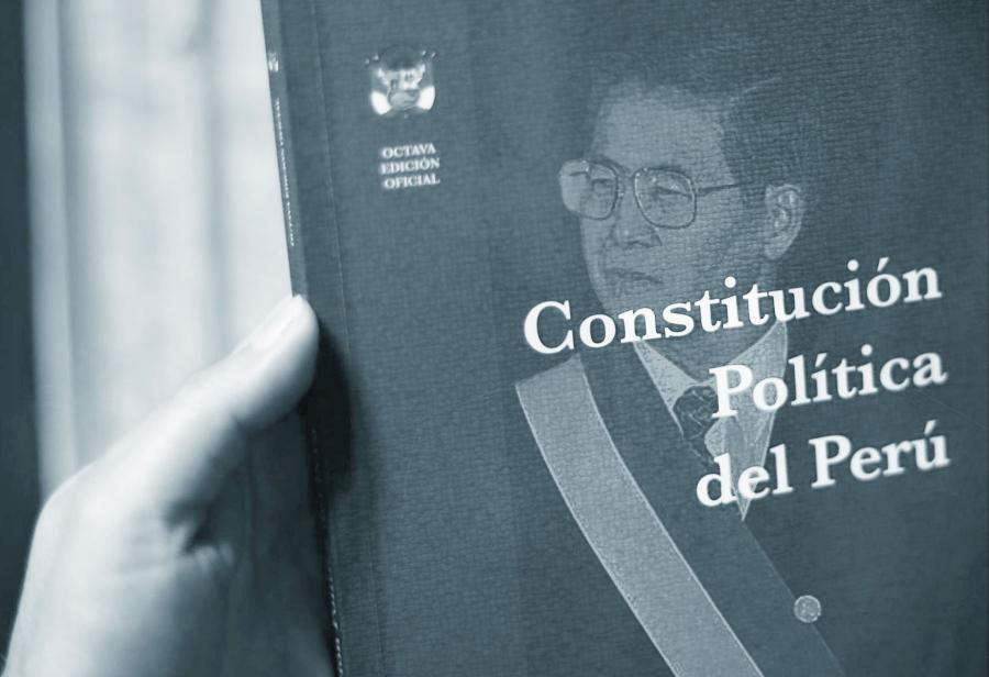 Se restablece firma de Alberto Fujimori en la Constitución de 1993