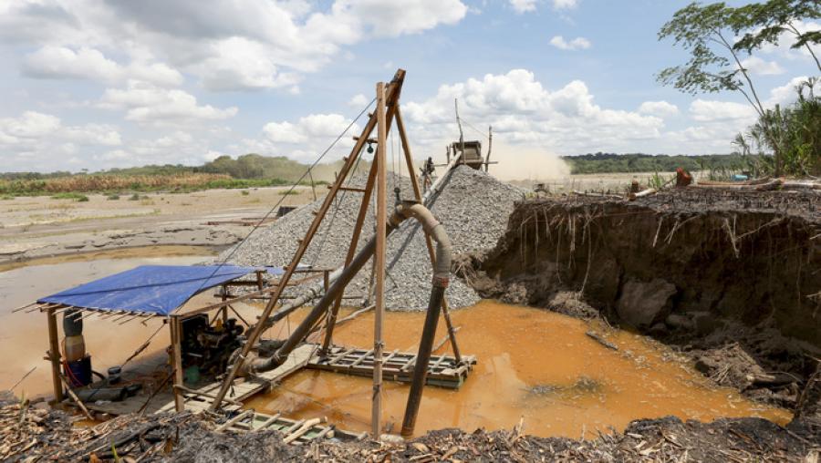 La mala política y el avance de la minería ilegal