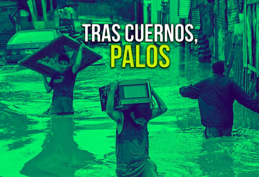 Tras cuernos, palos